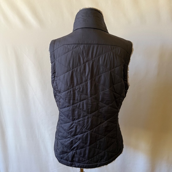 THE NORTH FACE REVERSIBLE VEST FULL ZIP POCKETS SILKY FUR LIKE INTERIOR HIKING M - Picture 6 of 9